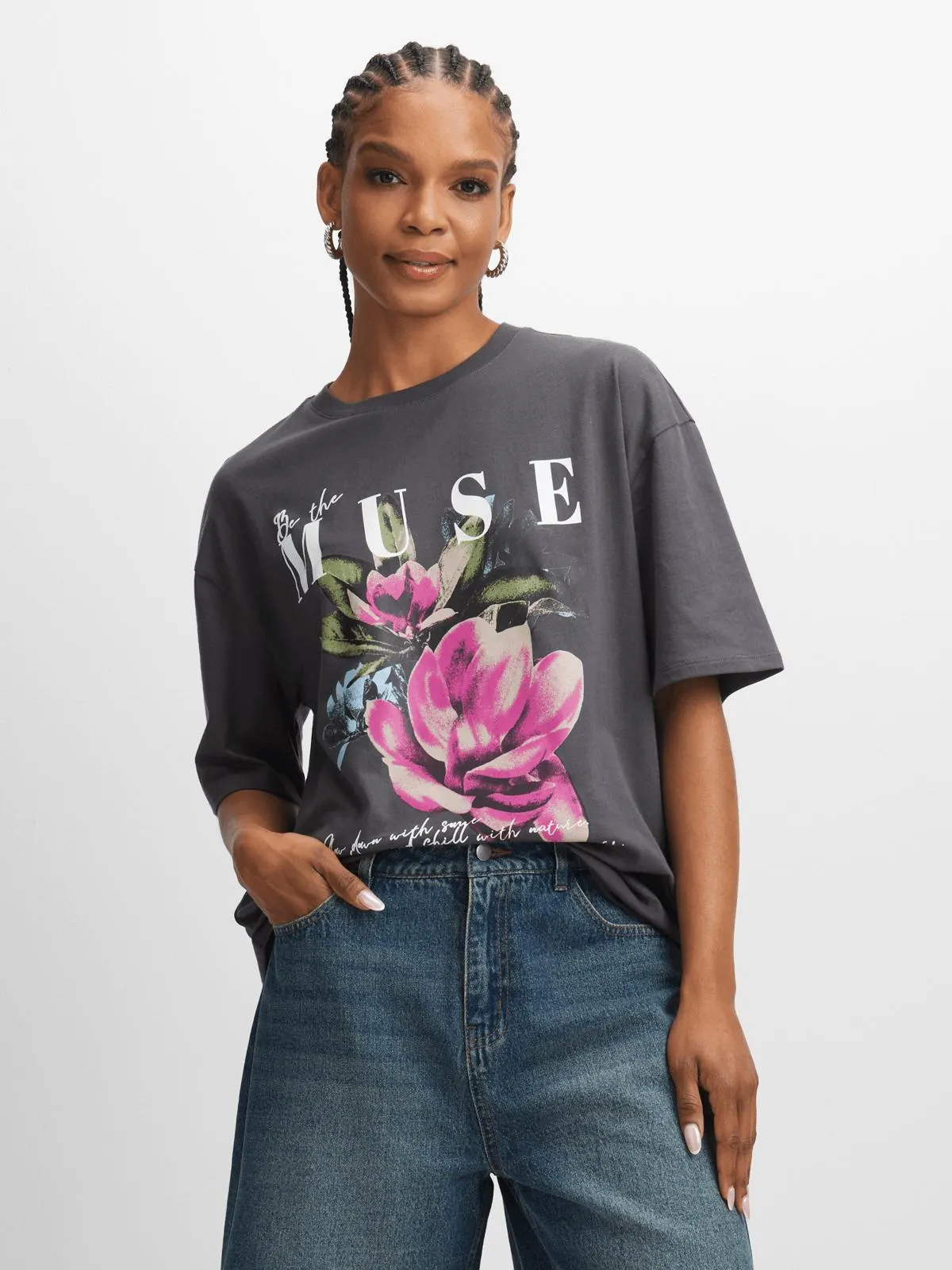 TSHIRT SS RNECK SLOGAN OVERSIZED CHARCOAL FLORAL
