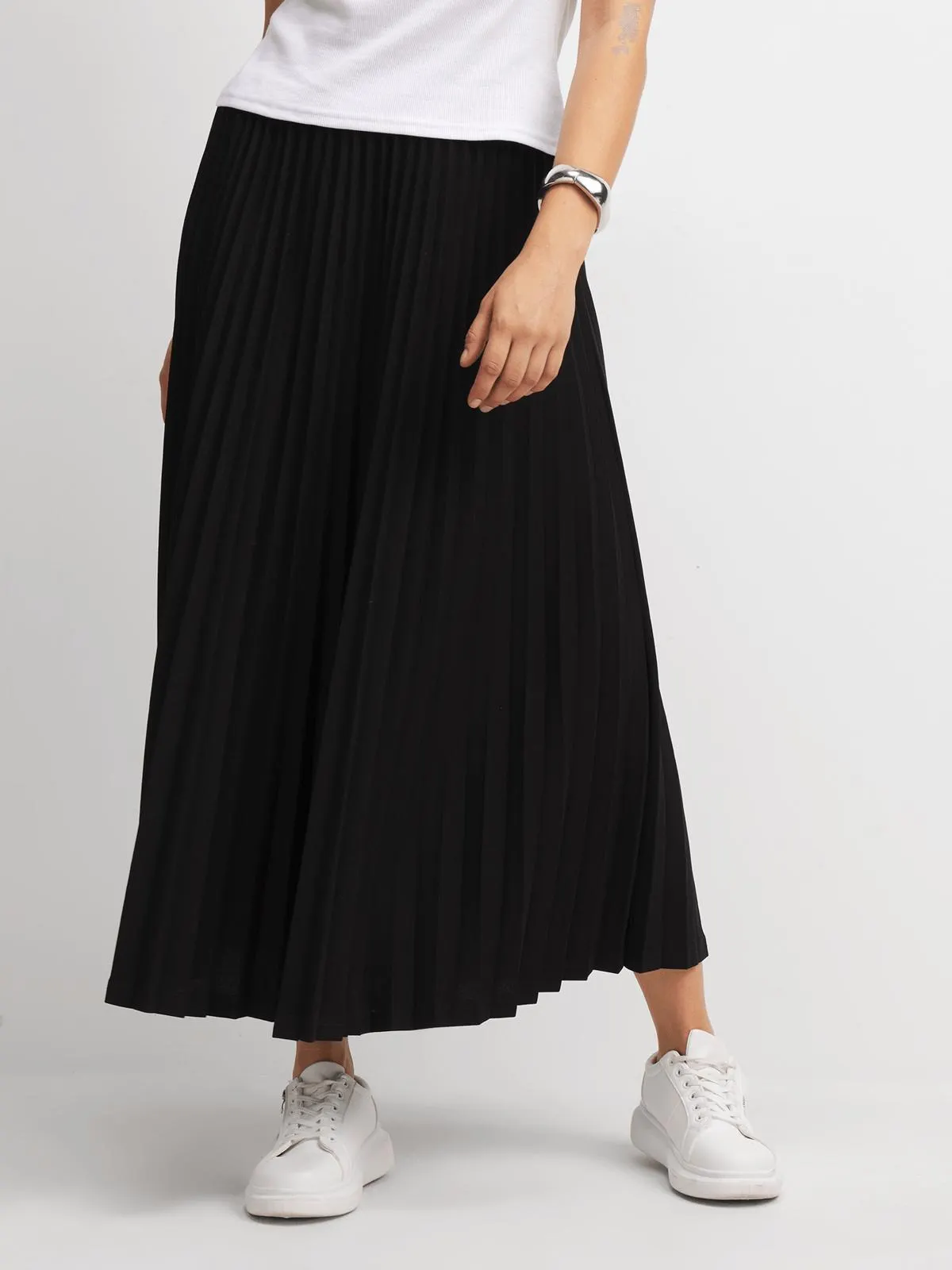 Jet Women's Black Maxi Pleated Skirt