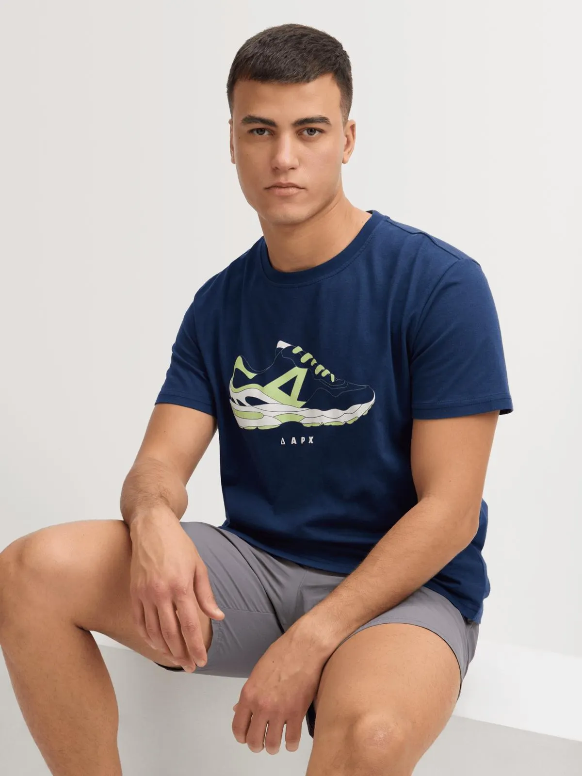 Mens APX Simplistic Line Sneaker Graphic Navy Tee