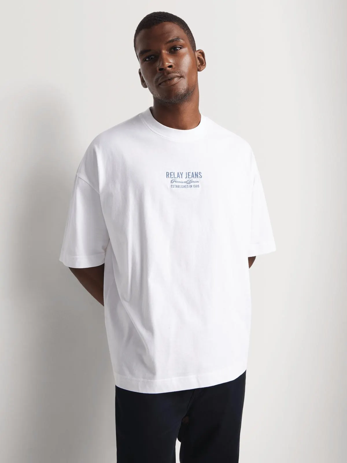 Men's Relay Jeans Cropped Boxy Micro Branded White Graphic T-Shirt