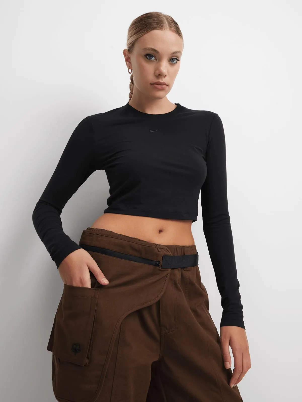 Nike Women's Nsw Chill Knit Black Long-Sleeve Cropped Top