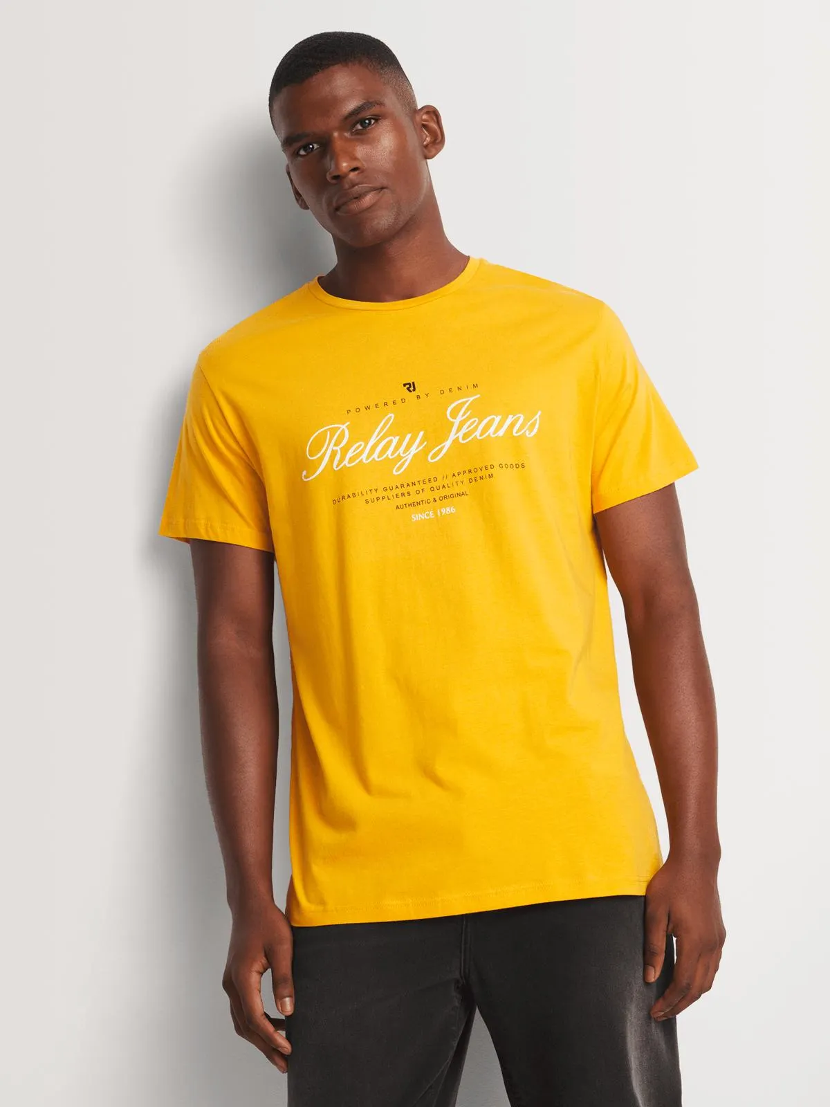 Men's Relay Jeans Slim Fit Centre Signature Yellow Graphic T-Shirt