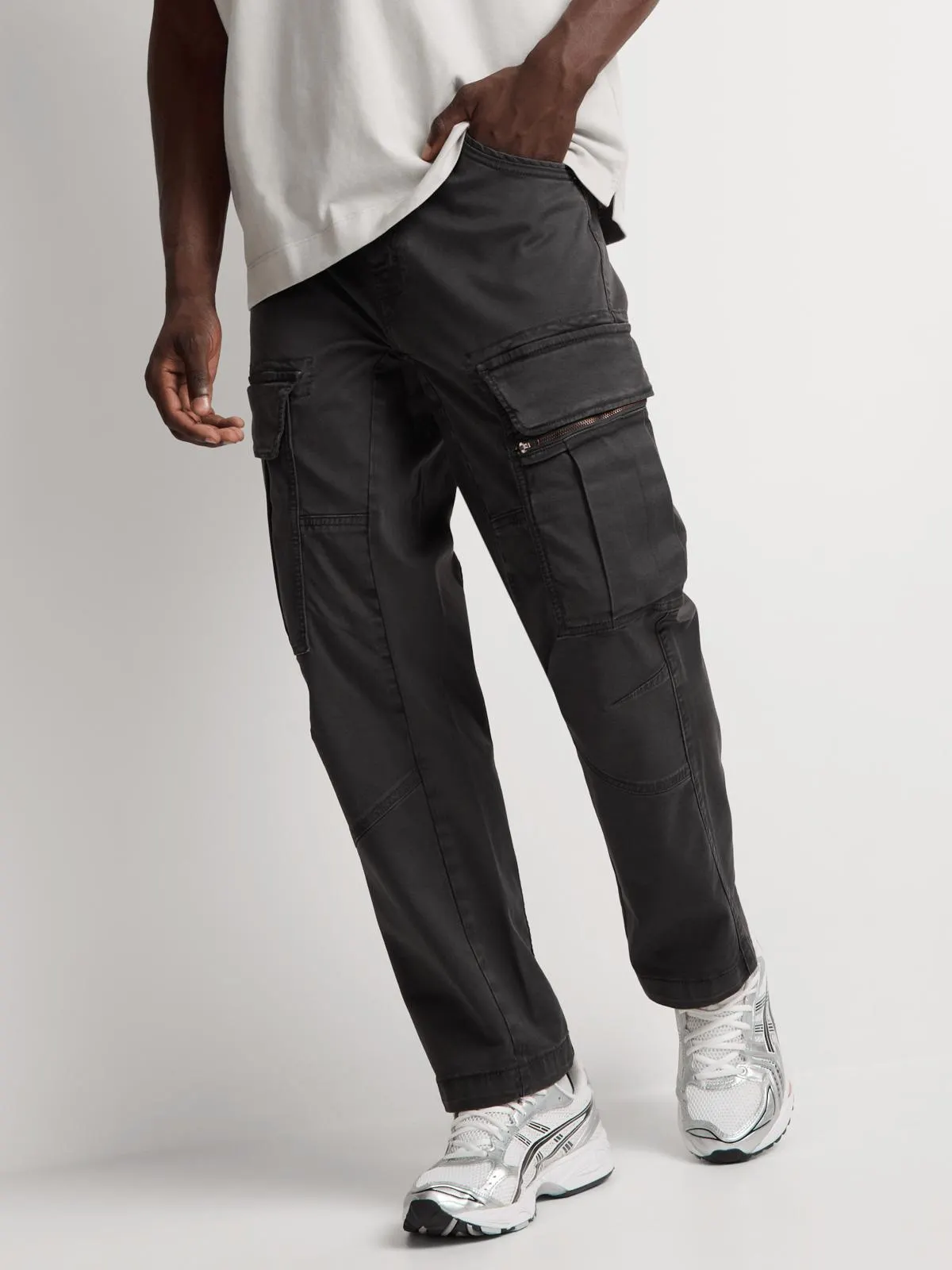 Relay Jeans Men's Staight Fit Zip Pocket Charcoal Cargo Pants