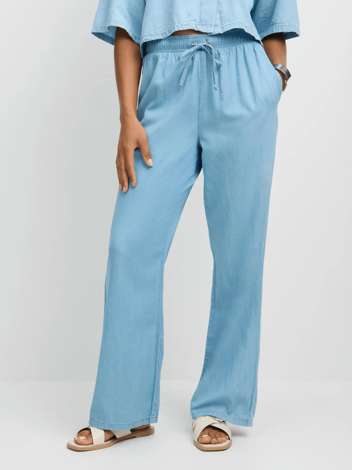 Jet Women's Light Wash Chambray Wide Leg Trouser