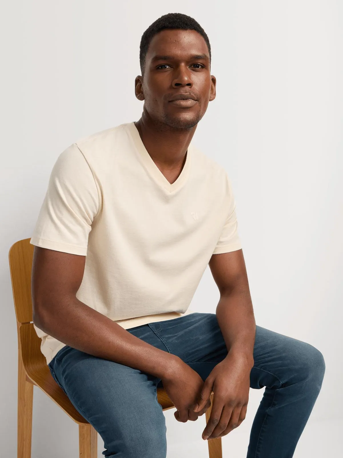 Relay Jeans Men's V-Neck Midweight Essential Ecru T-Shirt
