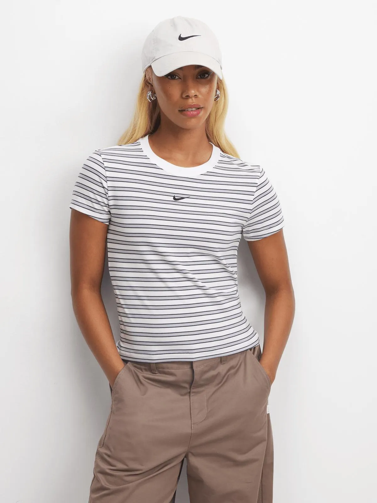 Nike Women's Nsw Chill Knit White Stripe T-Shirt