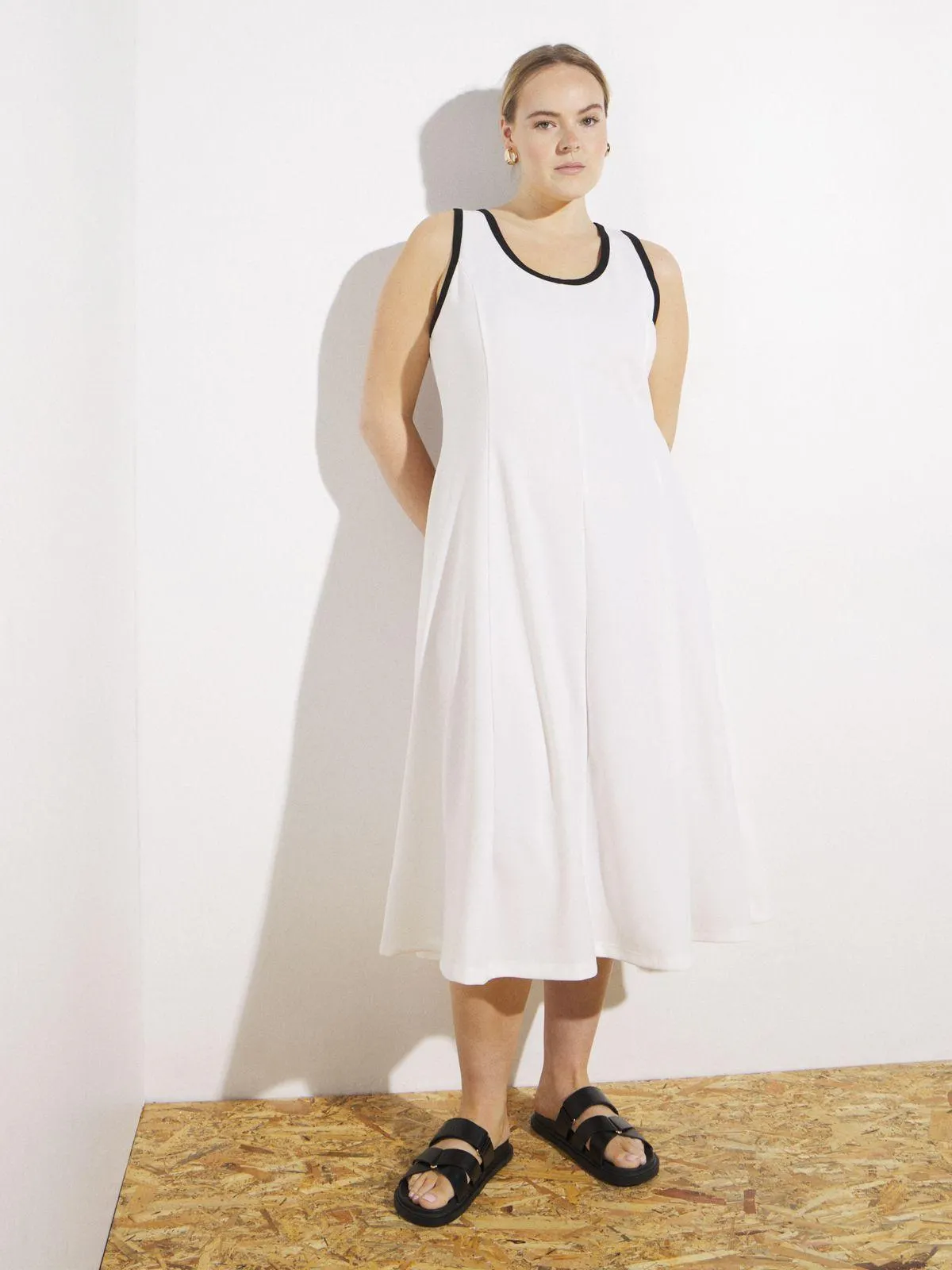 Women's Canvas Contrast Trim Knit Dress