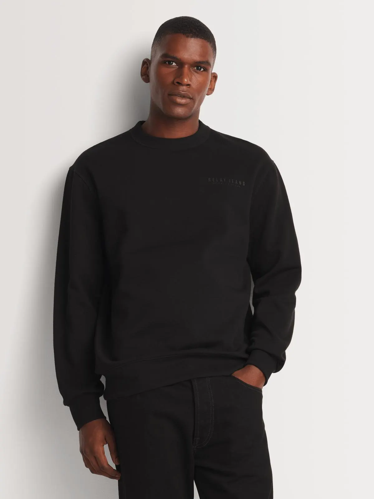 Men's Relay Jeans Basic Black Sweater