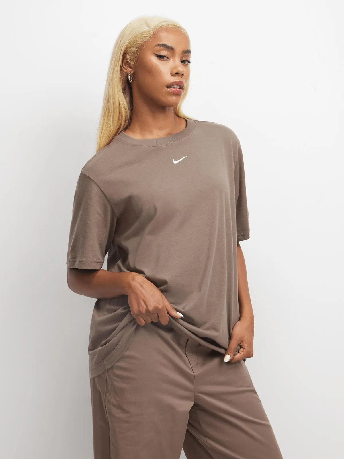 Nike Women's Nsw Essentials Brown T-Shirt