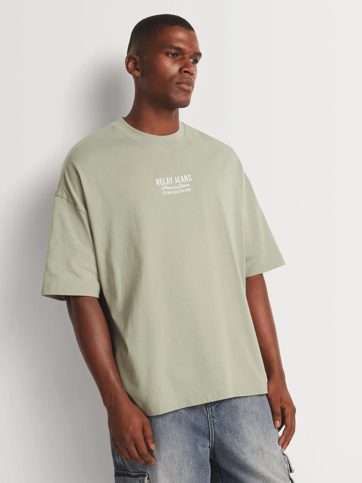 Men's Relay Jeans Cropped Boxy Micro Branded Green Graphic T-Shirt