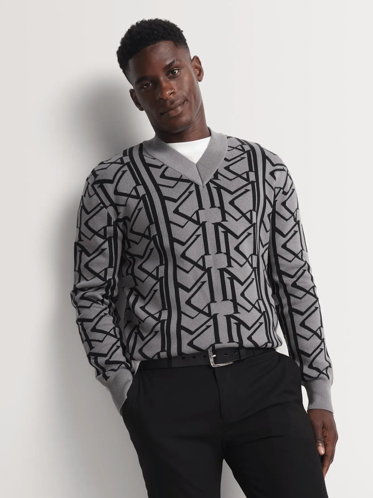 Markham Men's V-Neck Mono Grey Knitwear