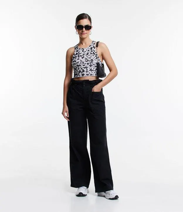 Calça Wide Leg em Sarja com Puxador no Cós Franzido Preto