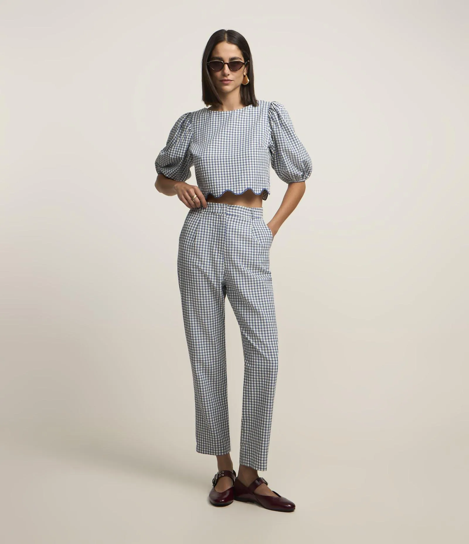 Calça com Estampa Xadrez e Detalhe de Pregas Lateral Azul