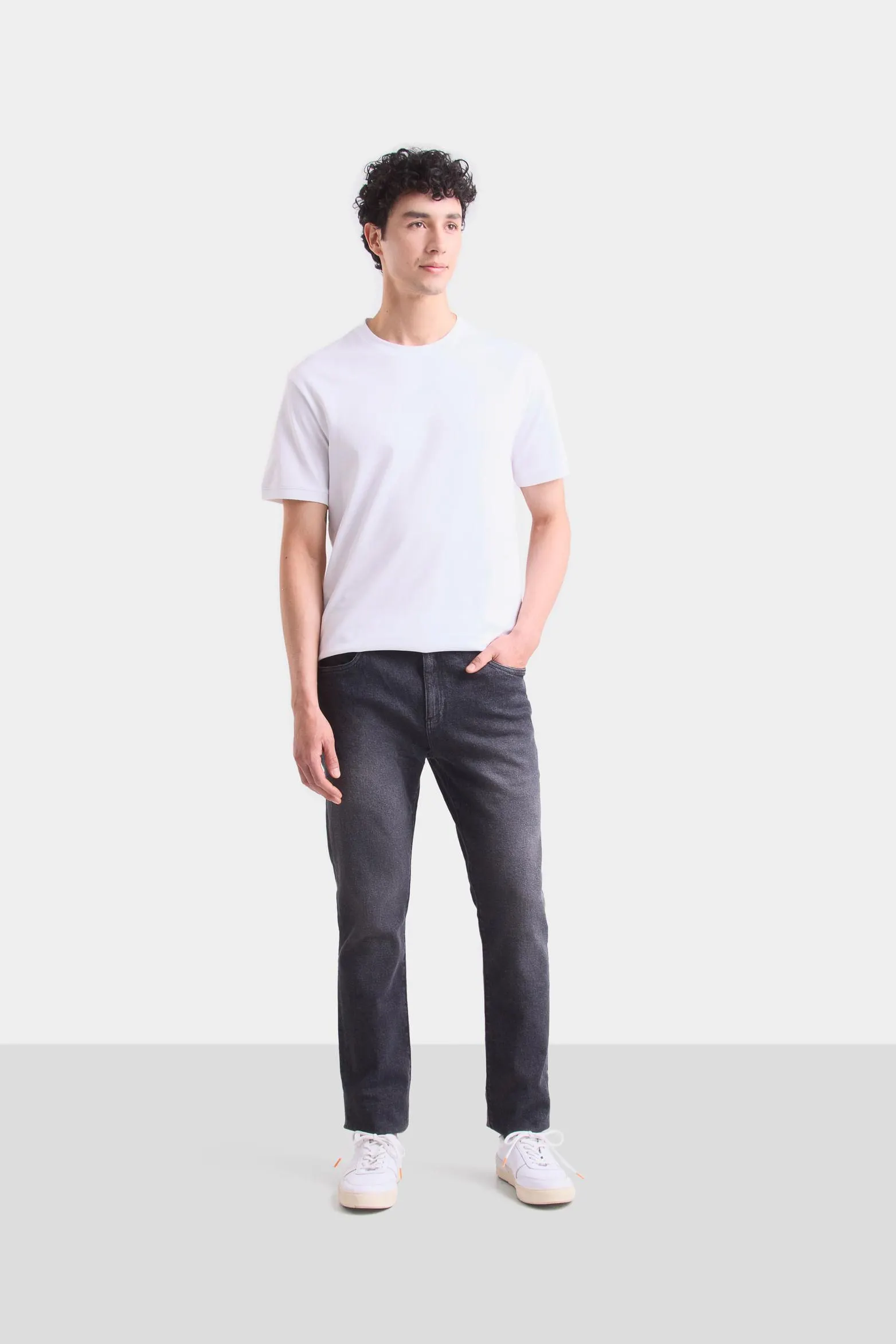 Jean garda en denim dark blue para hombre detalles cuero