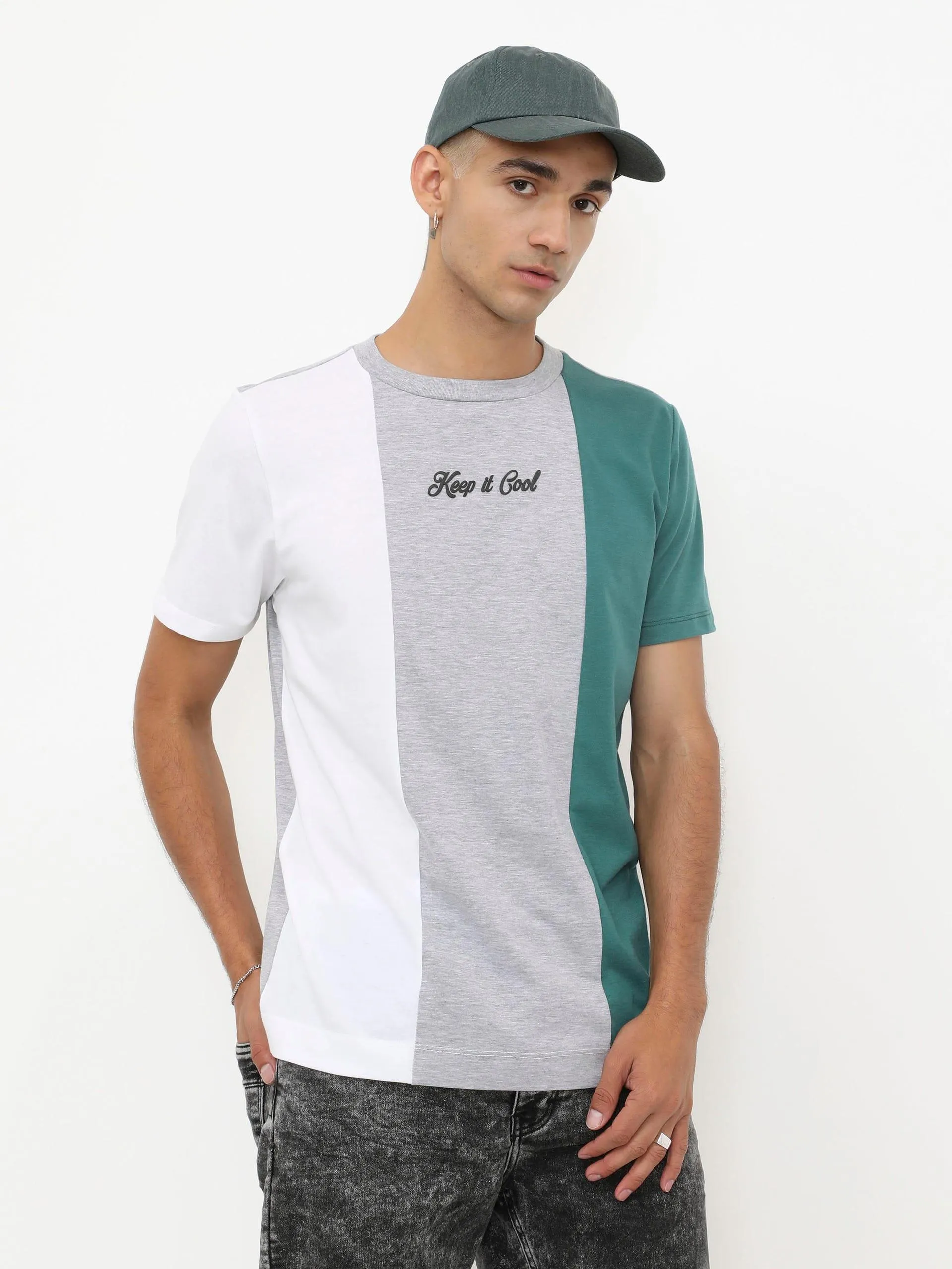 Playera Manga Corta Cortes Verticales Blanco Gris y Verde