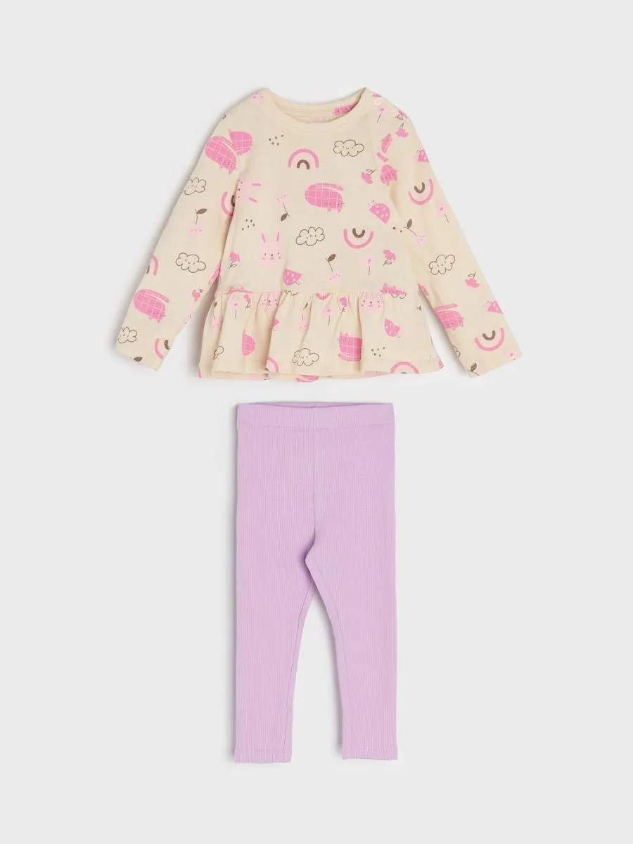 Compleu cu tricou și colanți