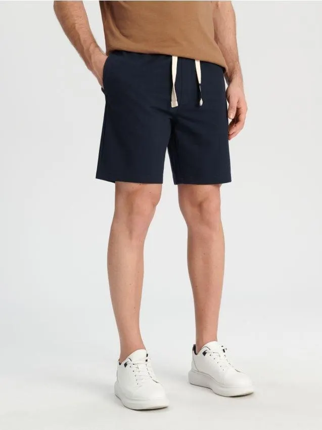 Pantaloni scurți