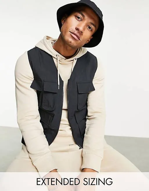 ASOS DESIGN – Svart cargoväst med fickor